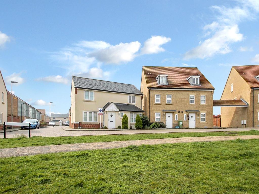 3 bed detached house for sale in Grable Avenue, Oxley Park, Milton Keynes MK4, £399,995