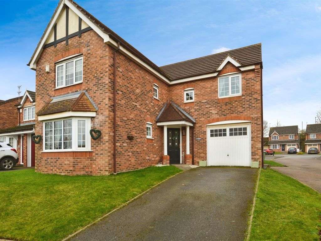 4 bed detached house for sale in River Bank Close, Keadby, Scunthorpe DN17, £215,000