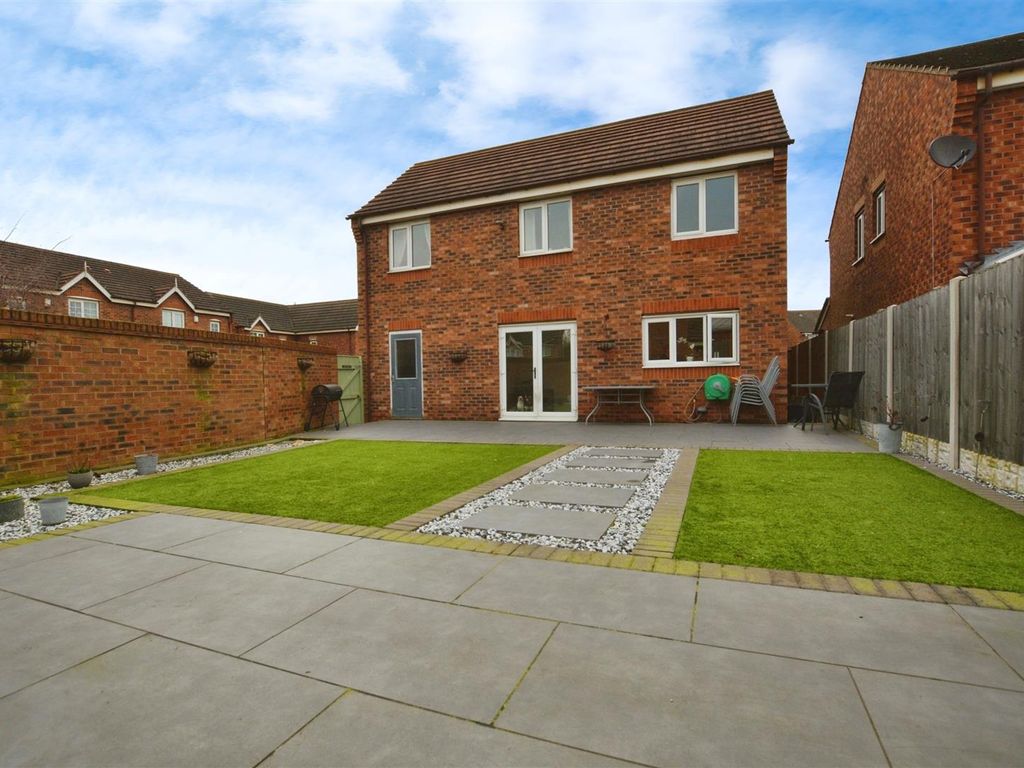 4 bed detached house for sale in River Bank Close, Keadby, Scunthorpe DN17, £215,000