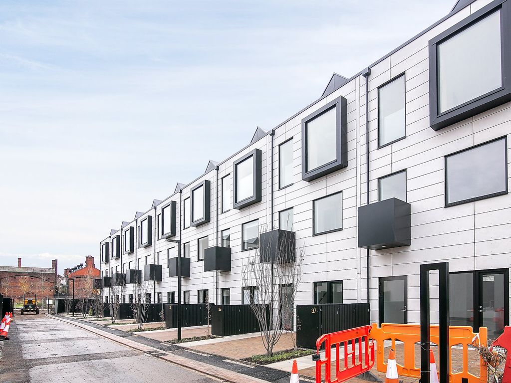 4 bed terraced house to rent in Rotton Park Street, Edgbaston, Birmingham B16, £2,000 pcm