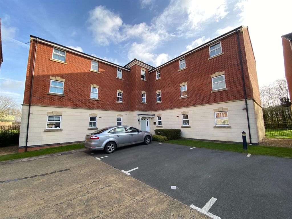 2 bed flat for sale in Loughland Close, Blaby, Leicester LE8, £150,000