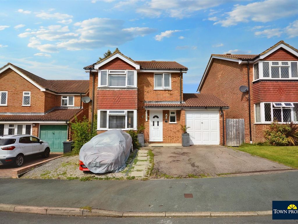 4 bed detached house for sale in Borrowdale Close, Eastbourne BN23, £425,000