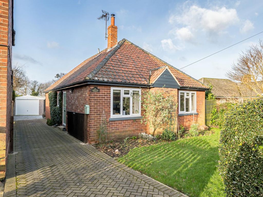 4 bed detached bungalow for sale in Main Street, Hemingbrough, Selby YO8, £400,000