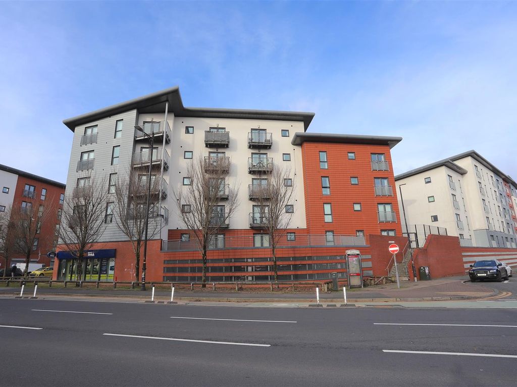 2 bed flat for sale in Manchester Street, Manchester M16, £120,000