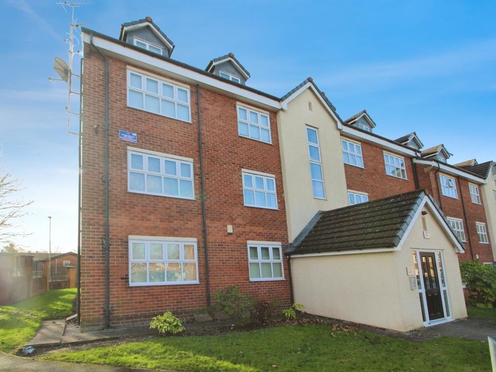 2 bed flat for sale in Hall Lane, Wythenshawe, Manchester M23, £160,000