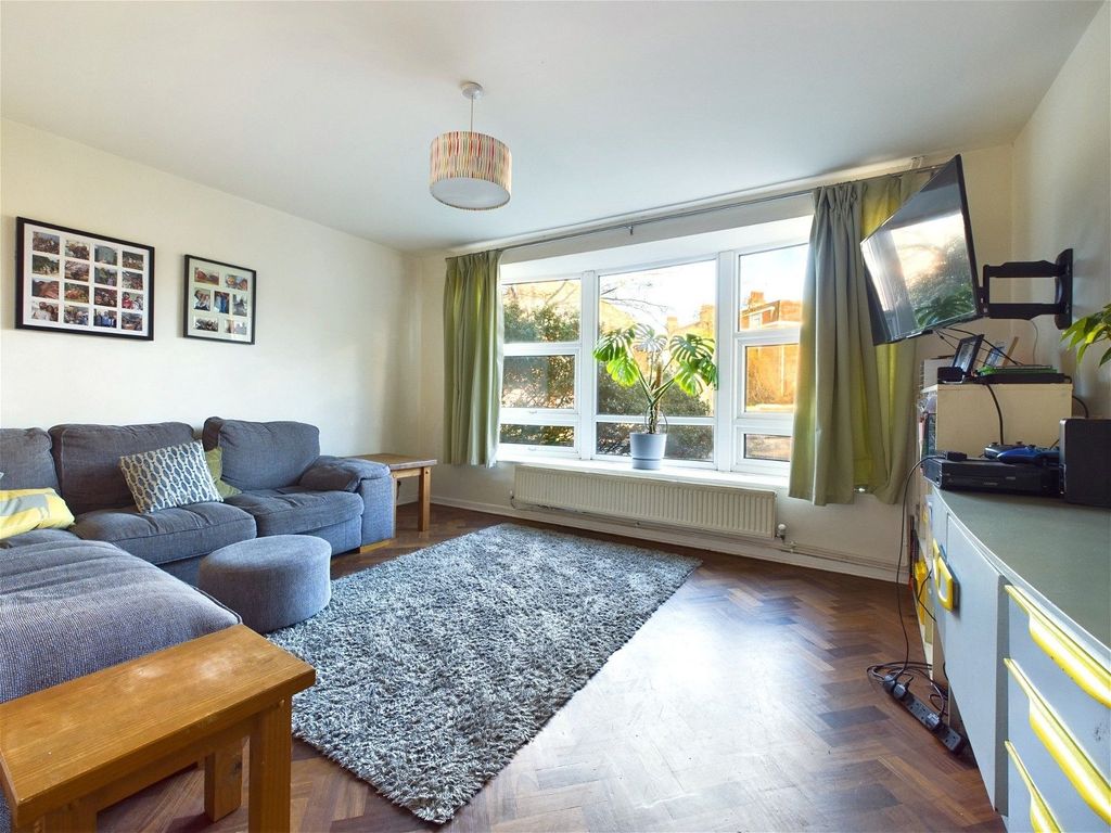 2 bed flat for sale in Dyke Road, Brighton BN1, £325,000