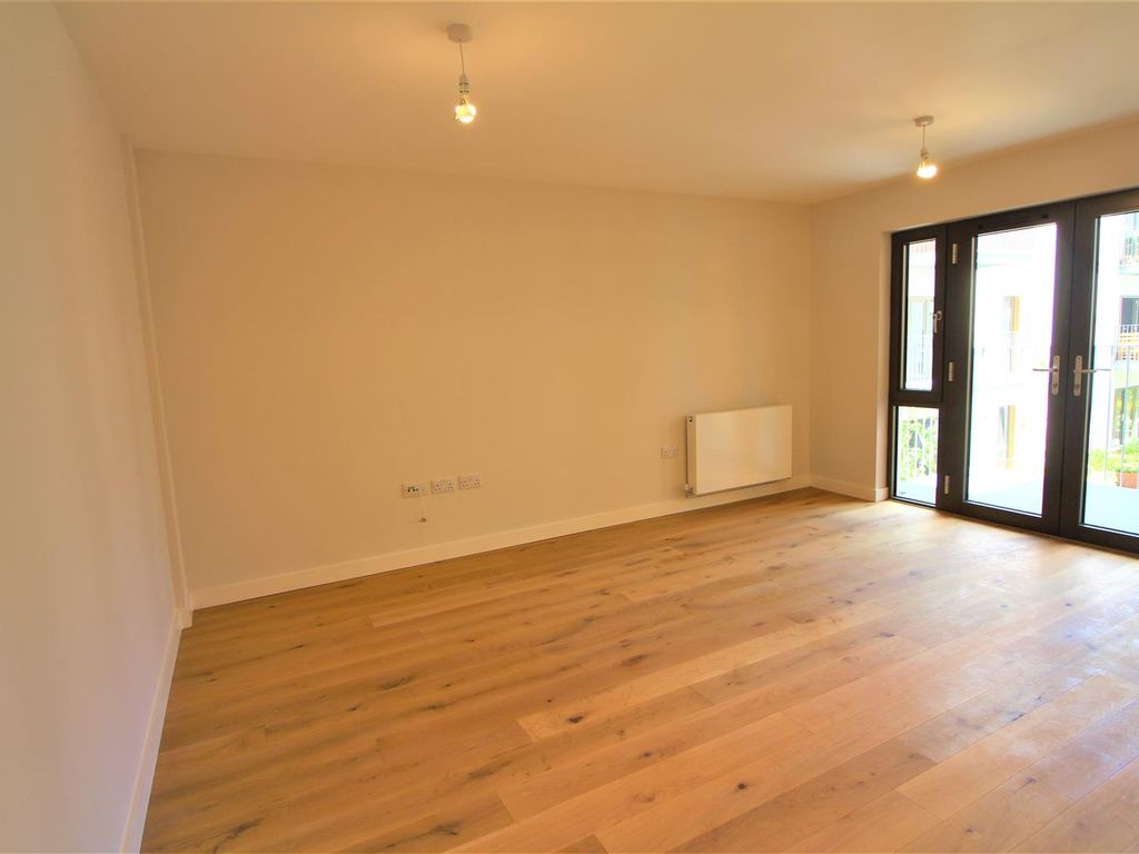 2 bed flat to rent in The Gateway, Bristol BS1, £1,900 pcm