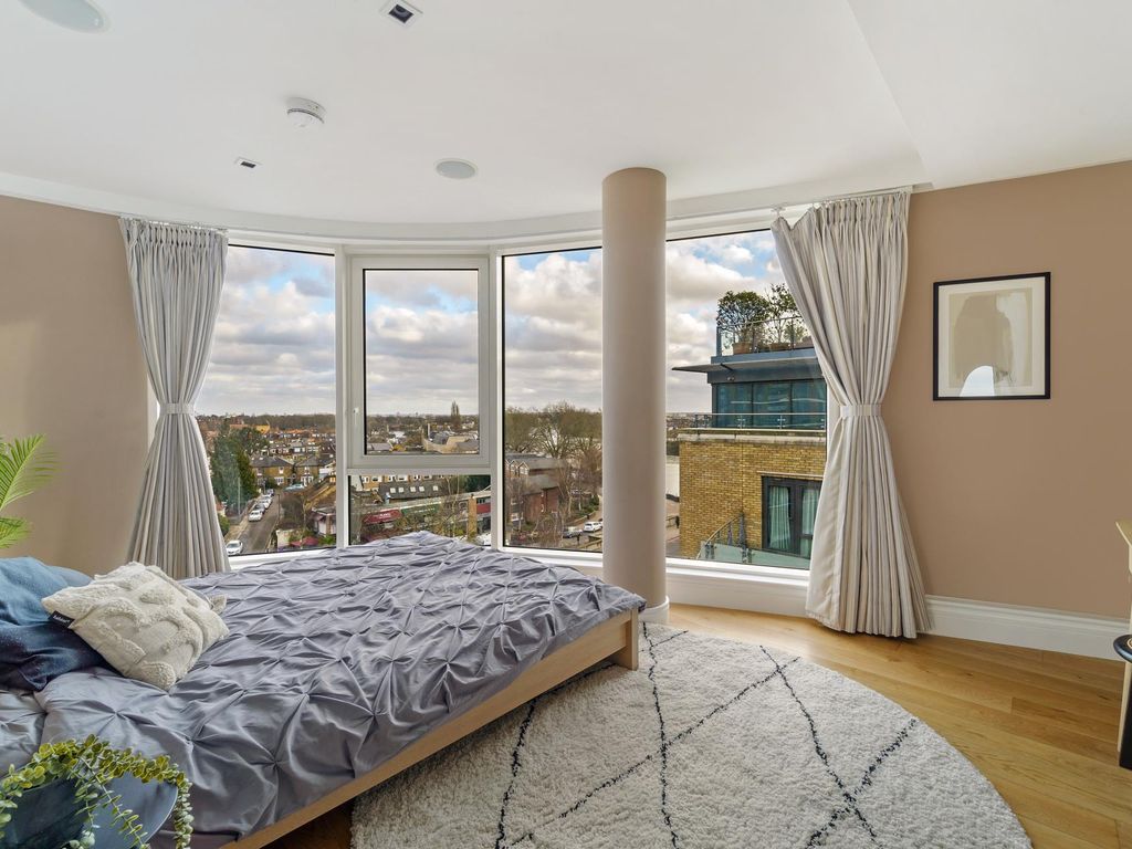3 bed flat to rent in Kew Bridge Apartments, Kew Bridge Road, Brentford TW8, £7,000 pcm