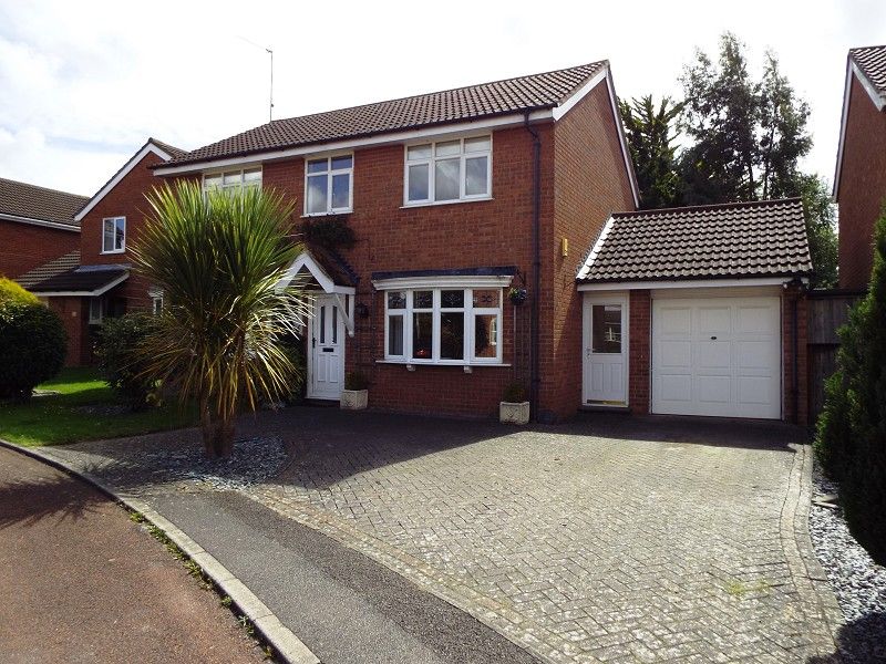 4 bed detached house to rent in Bowmans Close, Northampton, Northamptonshire. NN4, £1,400 pcm