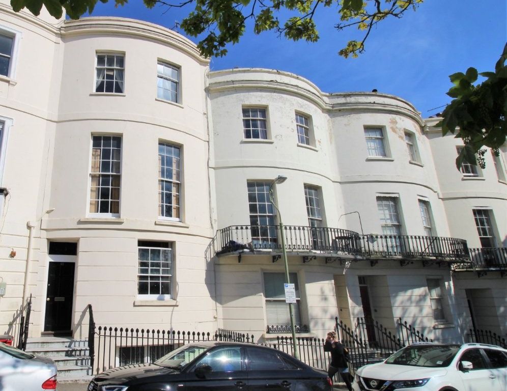 2 bed flat for sale in Norfolk Square, Brighton BN1, £450,000
