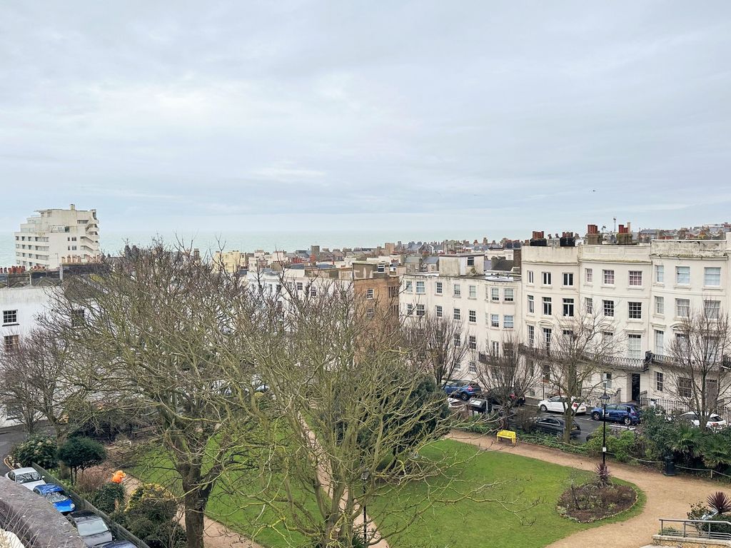 2 bed flat for sale in Norfolk Square, Brighton BN1, £450,000