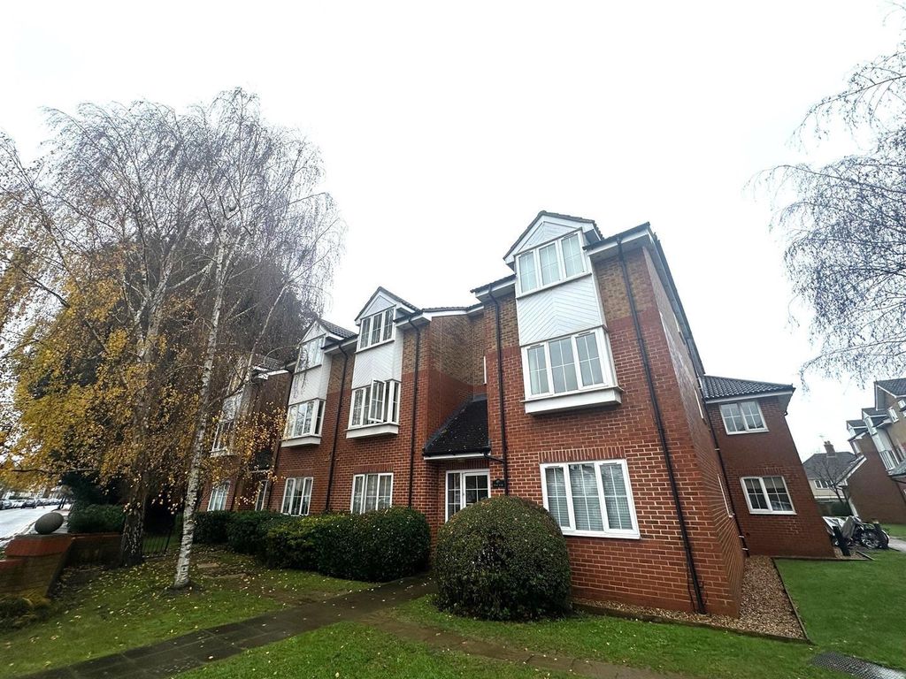1 bed flat to rent in Holm Oak Park, Hagden Lane, Watford WD18, £1,150 pcm