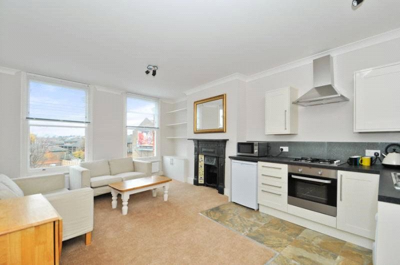 2 bed flat to rent in Uxbridge Road, London W12, £1,950 pcm