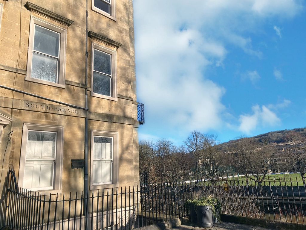 2 bed flat for sale in South Parade, Bath BA2, £325,000
