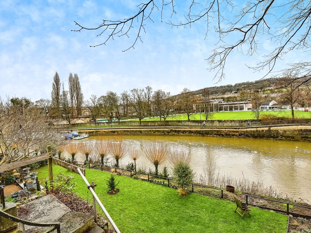 2 bed flat for sale in South Parade, Bath BA2, £325,000