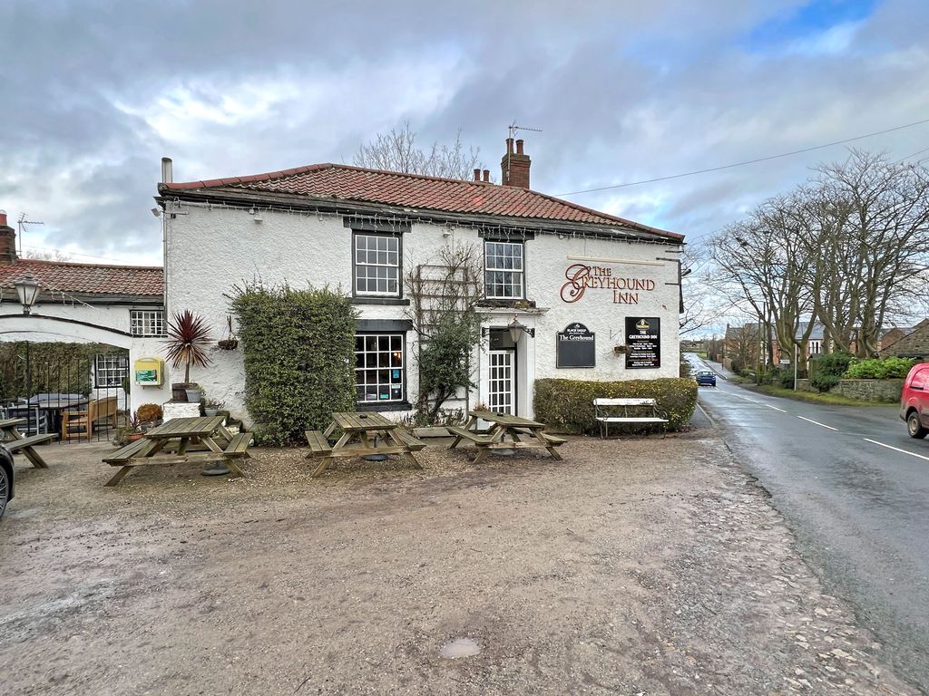 Pub/bar for sale in Hackforth, Bedale DL8, £300,000