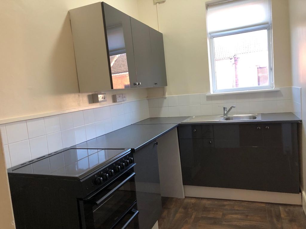 2 bed flat to rent in Crewe, Cheshire CW2, £625 pcm