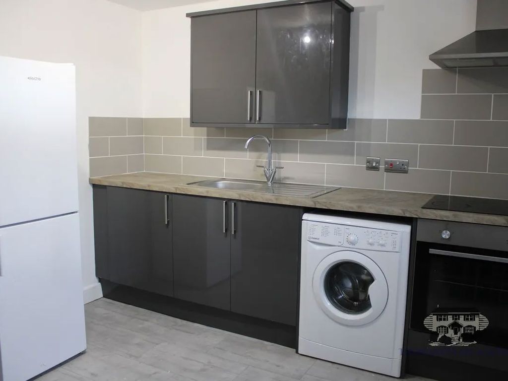 1 bed flat for sale in Ithon Road, Llandrindod Wells LD1, £40,000