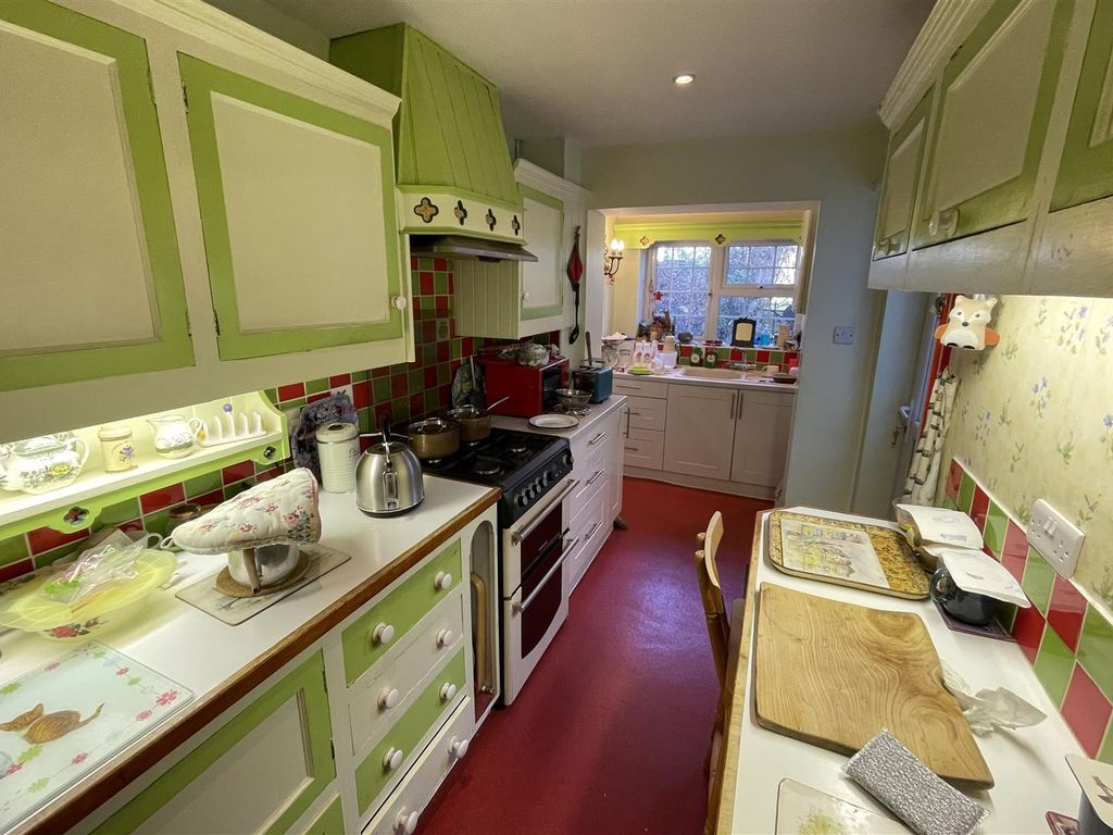 4 bed terraced house for sale in Canon Street, Taunton TA1, £165,000