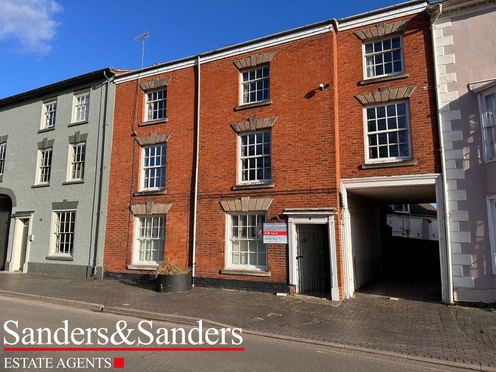 1 bed flat for sale in Church Street, Alcester B49, £152,500