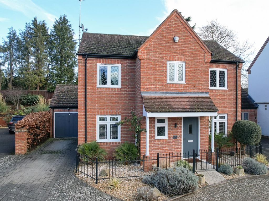 3 bed detached house for sale in Elgin Gardens, Stratford-Upon-Avon CV37, £725,000