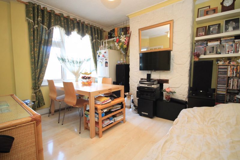 2 bed maisonette for sale in Barnhill Road, Wembley HA9, £375,000