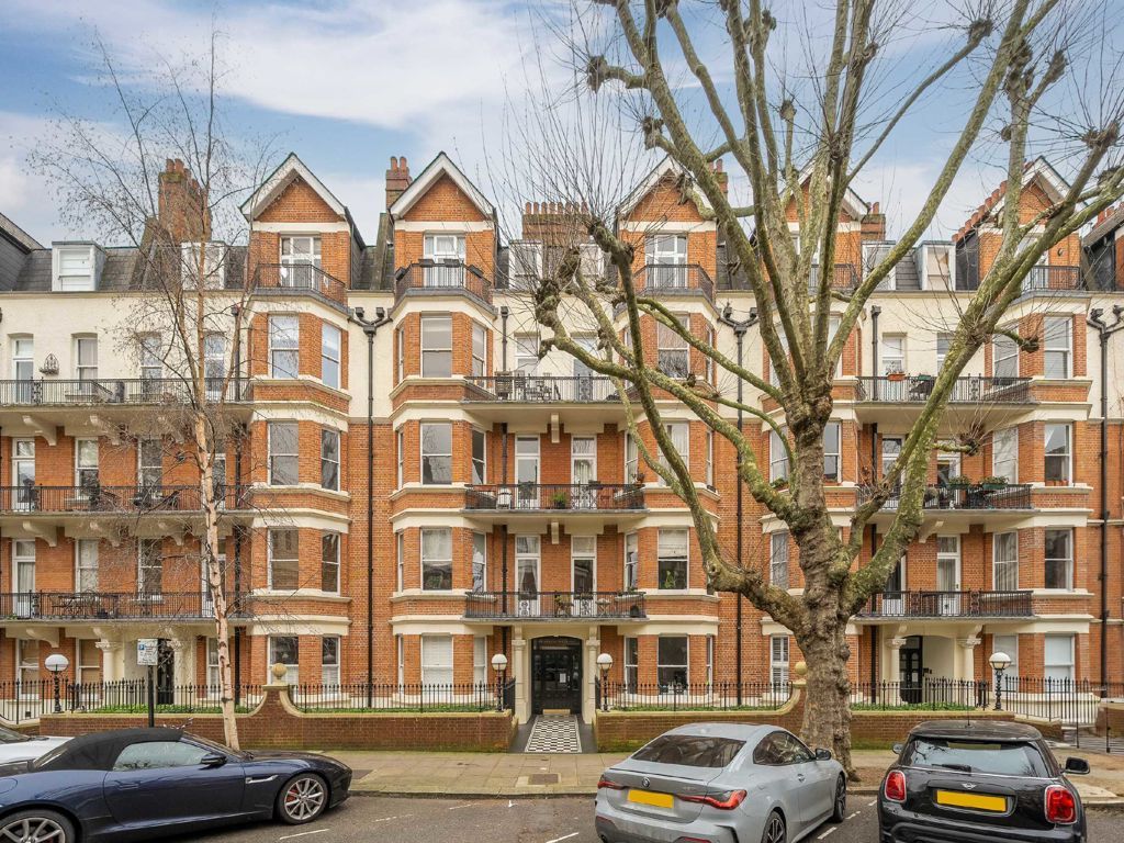 3 bed flat to rent in Wymering Road, London W9, £2,600 pcm
