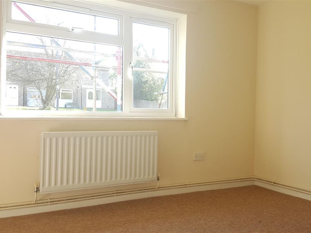 2 bed flat to rent in Meadow Close, Stratford-Upon-Avon CV37, £825 pcm