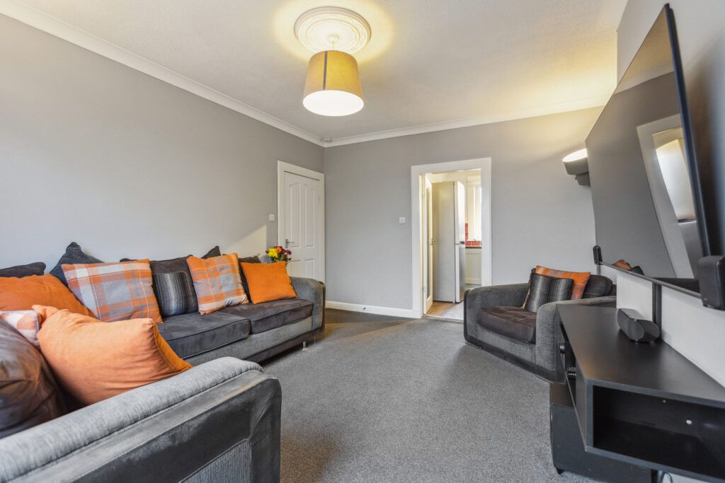 3 bed flat for sale in Ardneil Road, Govan G51, £110,000