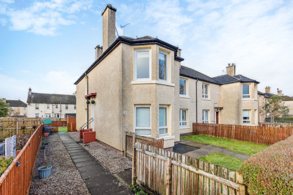 3 bed flat for sale in Ardneil Road, Govan G51, £110,000