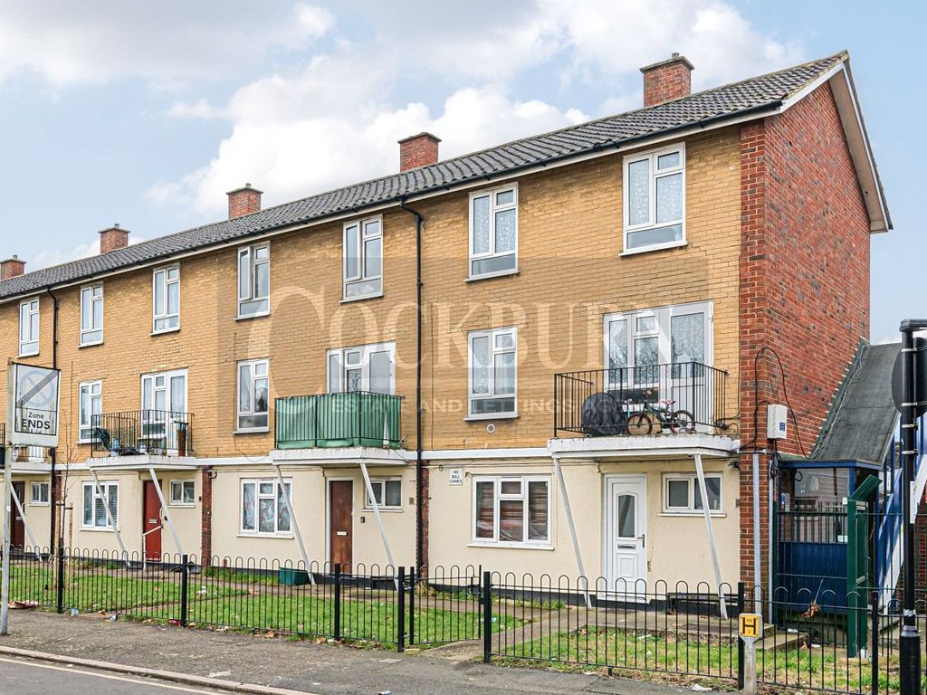 2 bed maisonette for sale in Cresswell Road, South Norwood SE25, £300,000