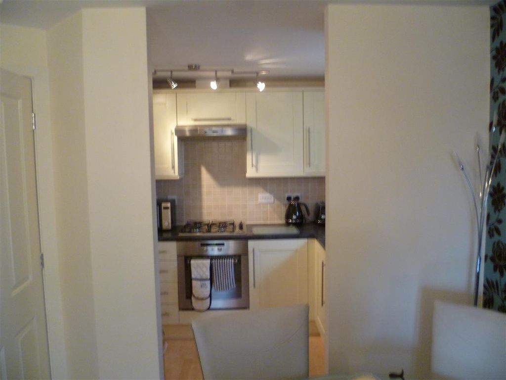 2 bed flat to rent in Marina View, Fazeley, Tamworth B78, £795 pcm