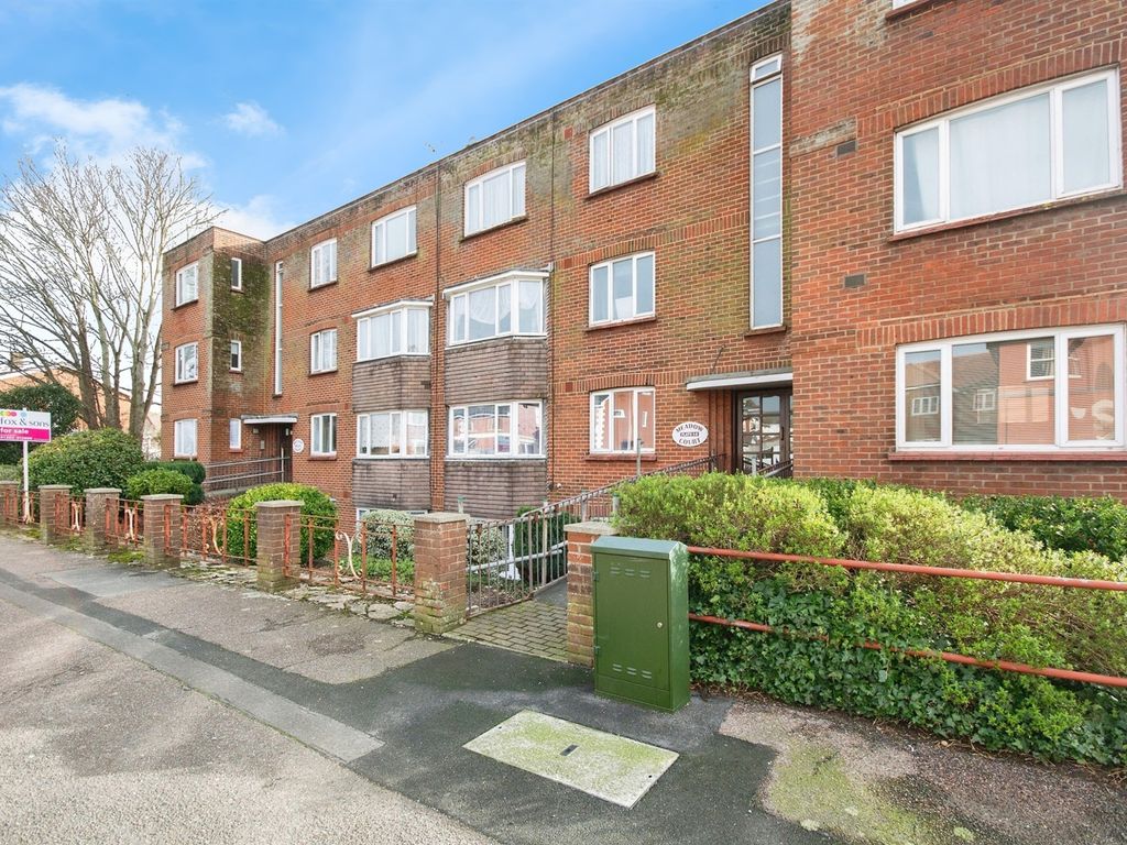 2 bed flat for sale in Wimborne Road, Winton, Bournemouth BH9, £185,000