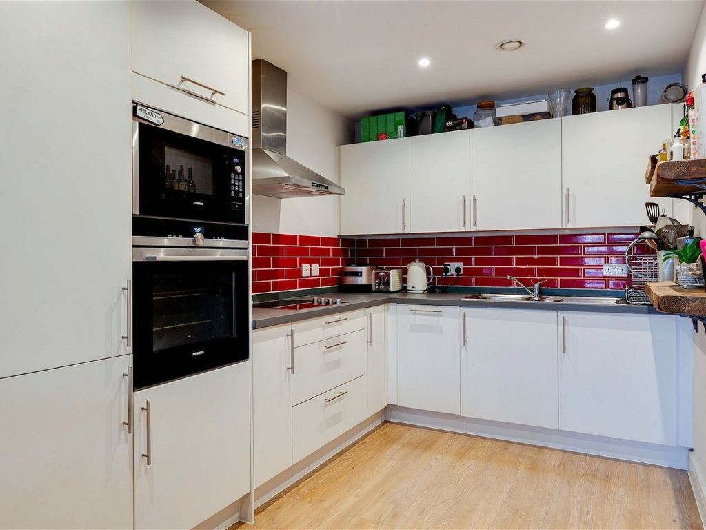 2 bed flat for sale in Barlow Moor Road, Chorlton Cum Hardy, Manchester M21, £250,000