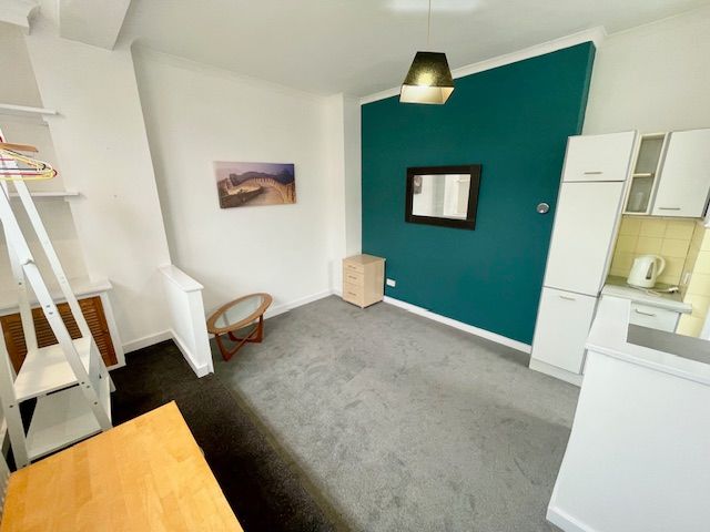 Studio to rent in Springfield Road, Brighton BN1, £950 pcm
