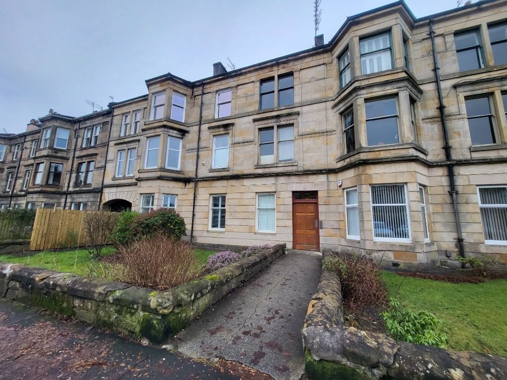 4 bed flat to rent in Greenlaw Avenue, Paisley, Renfrewshire PA1, £1,400 pcm