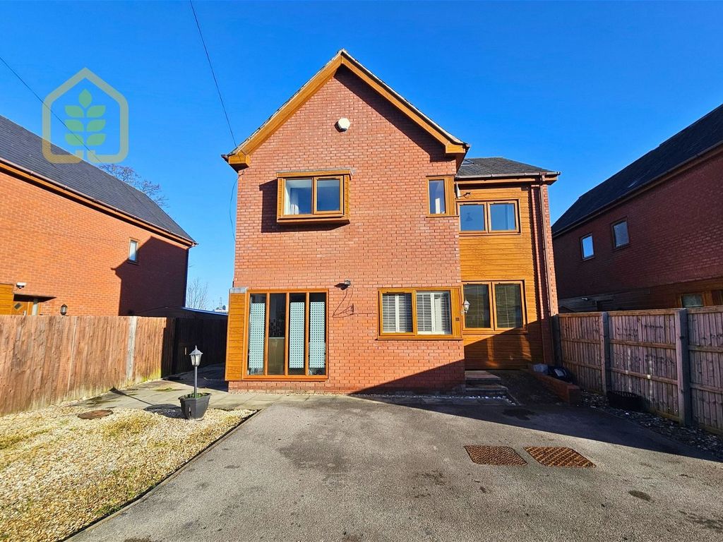 5 bed detached house for sale in Chandlers Court, Connah