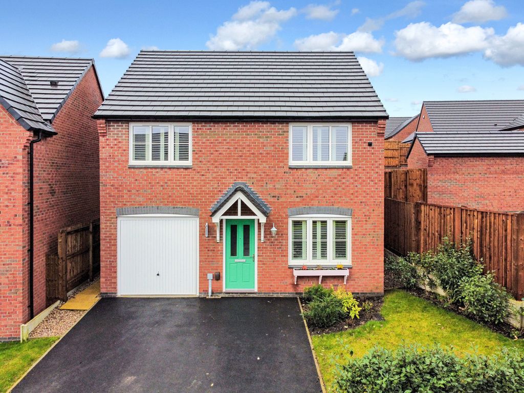 4 bed detached house for sale in Baker Road, Chesterfield S42, £300,000