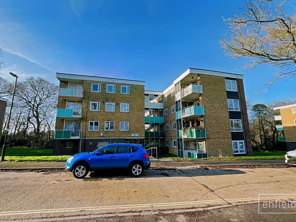 2 bed flat for sale in Linford Crescent, Southampton SO16, £159,950