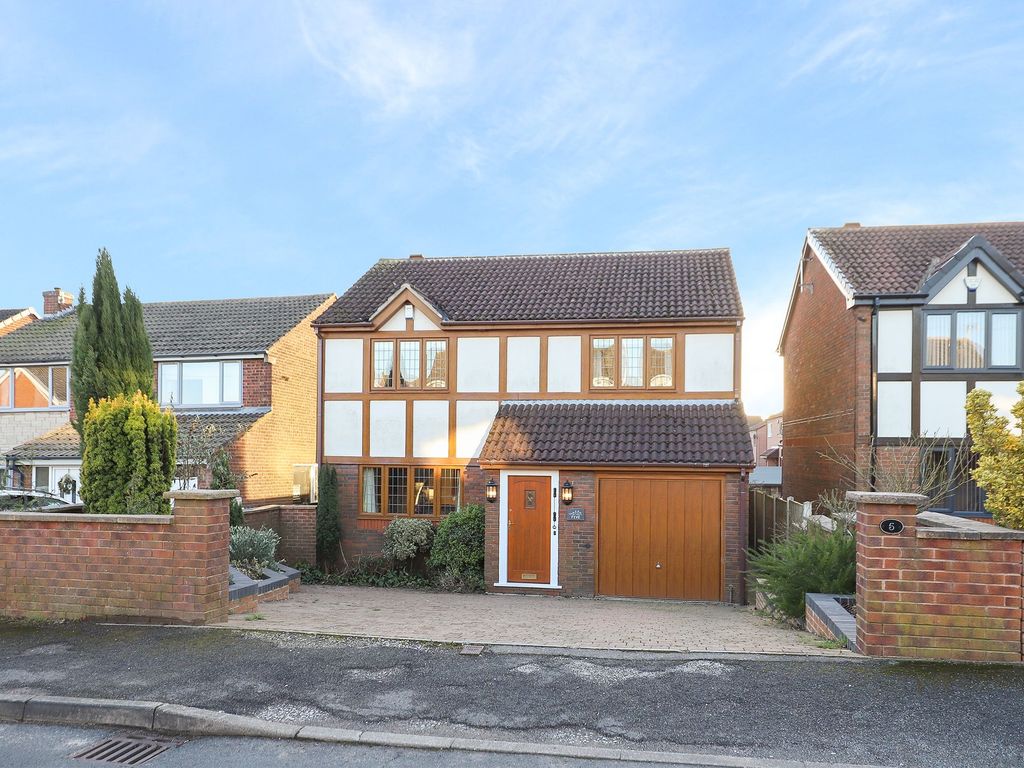 4 bed detached house for sale in Parwich Road, North Wingfield S42, £315,000