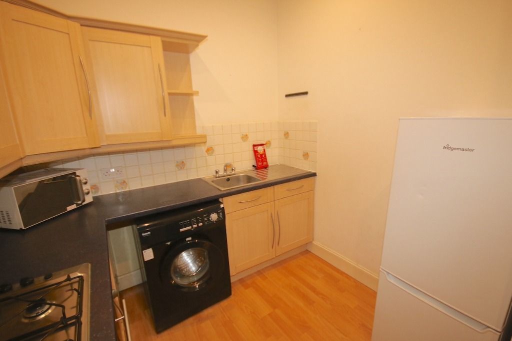 2 bed flat to rent in Morningside Road, Morningside, Edinburgh EH10, £1,450 pcm