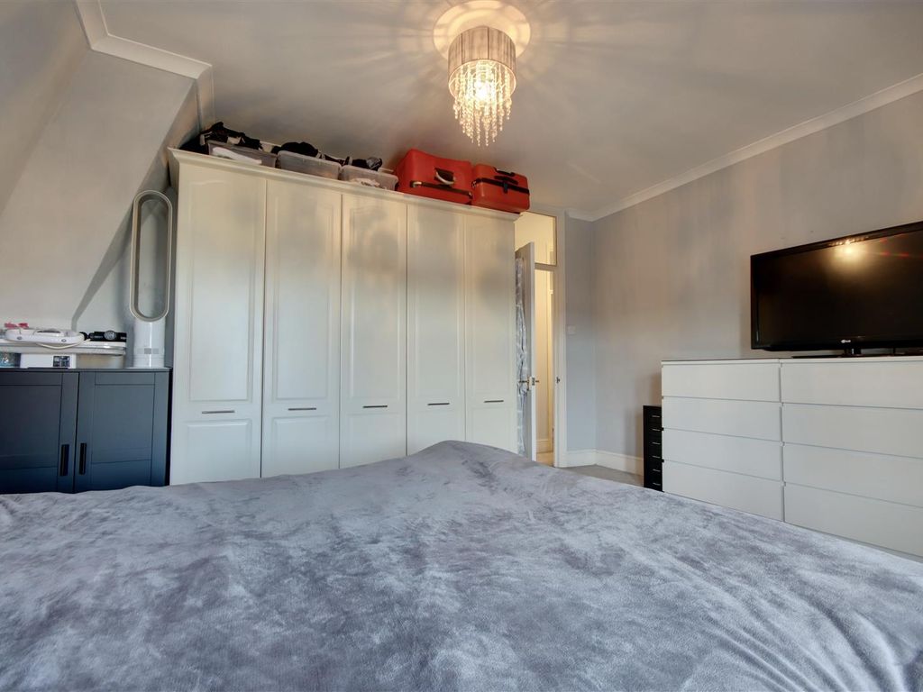 2 bed maisonette for sale in London Road, Portsmouth PO2, £200,000