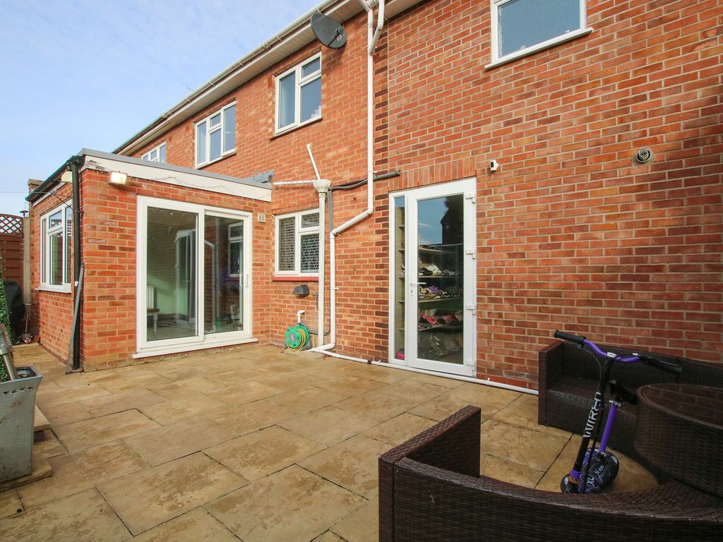 4 bed semi-detached house to rent in Adastral Close, Newmarket CB8, £1,800 pcm