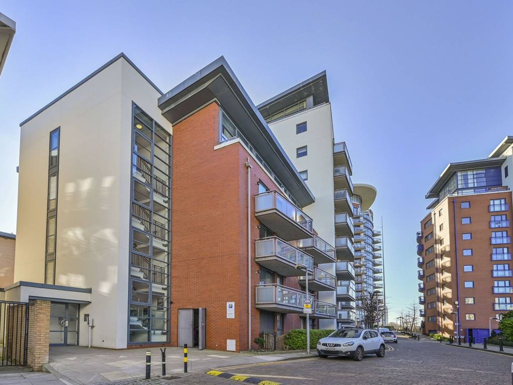 1 bed flat for sale in Galaxy Building, Isle Of Dogs, London E14, £380,000