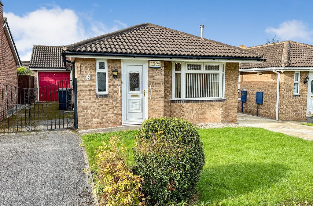 2 bed bungalow for sale in Oak Road, Chesterfield S42, £210,000