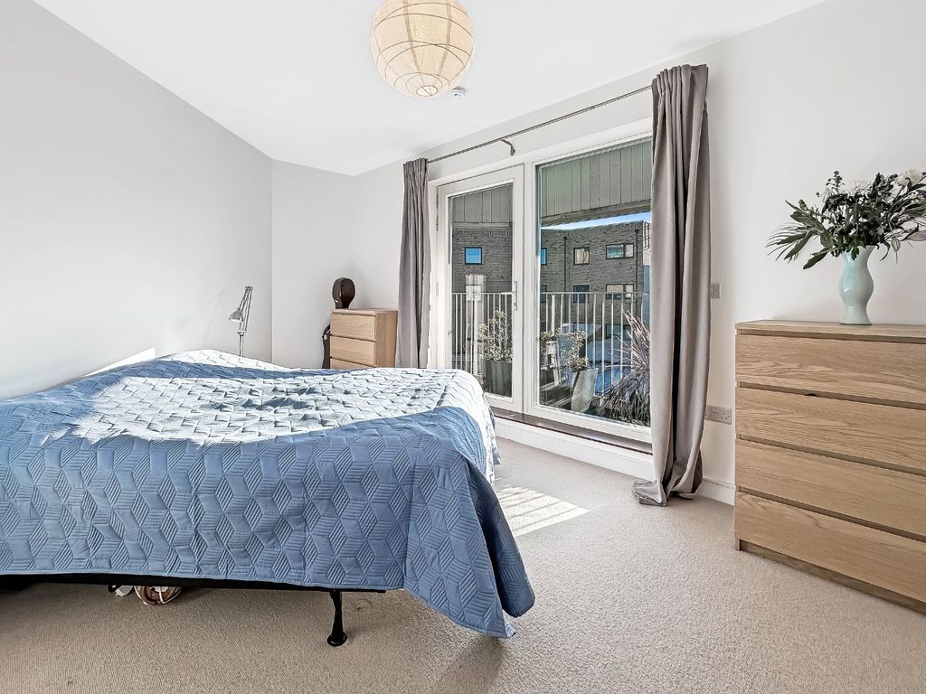 3 bed flat for sale in Dobson Way, Trumpington, Cambridge CB2, £595,000