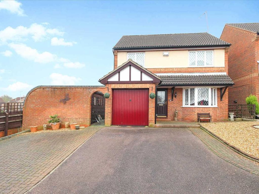 4 bed detached house for sale in Ashby Close, Wellingborough NN8, £350,000