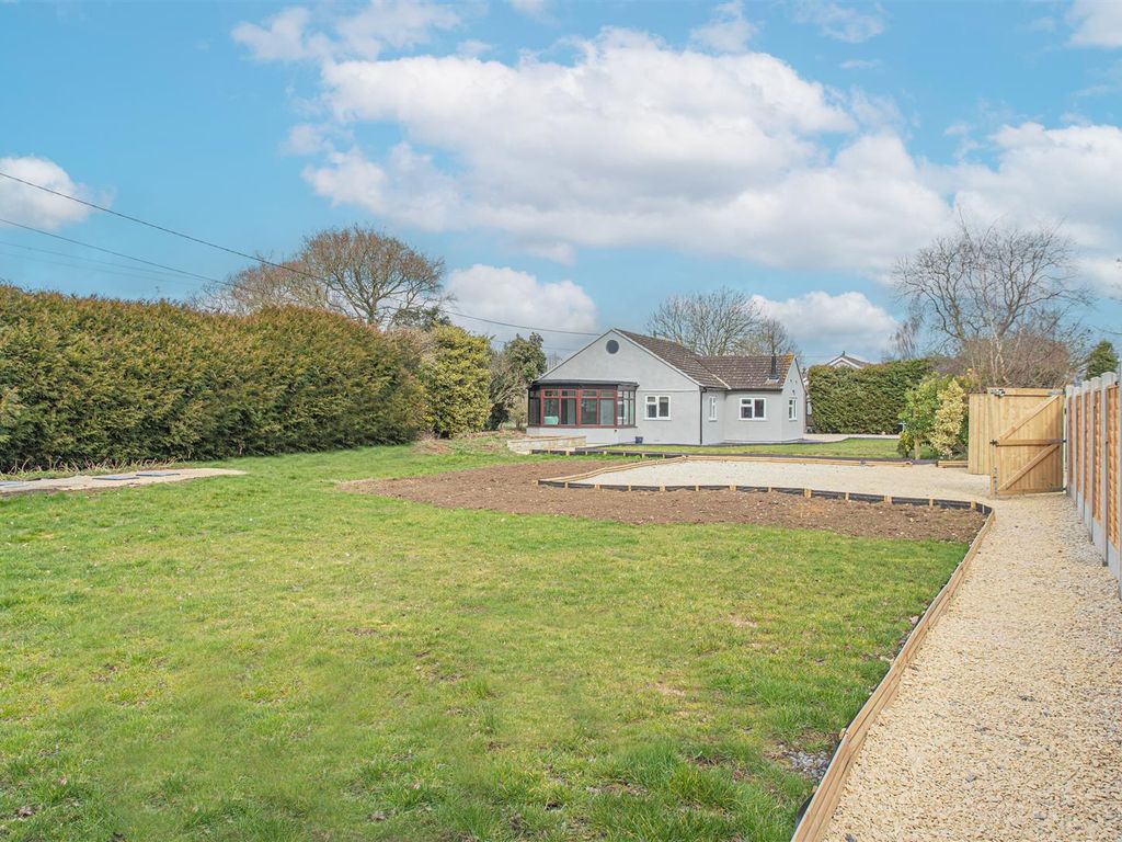 3 bed detached bungalow for sale in Melksham Lane, Broughton Gifford, Melksham SN12, £795,000