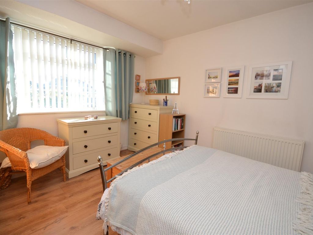 2 bed bungalow for sale in Brackley Way, Basingstoke RG22, £350,000