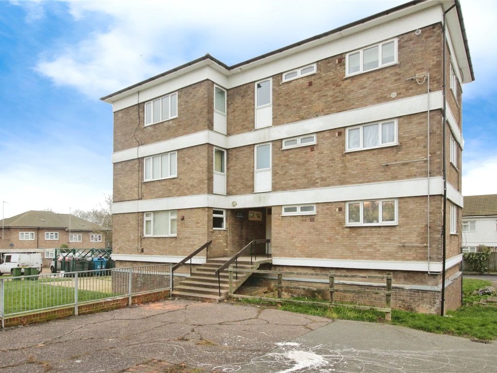 1 bed flat to rent in Oldwyk, Basildon SS16, £950 pcm
